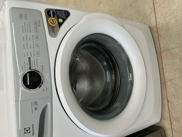 Electrolux Front Load Washer (#13377)